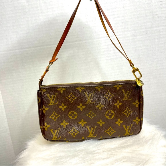 Louis Vuitton Handbags - LOUIS VUITTON Vintage Pochette AUTHENTIC